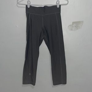 Size S Women's Under Armour Cropped Leggings Silver/Grey